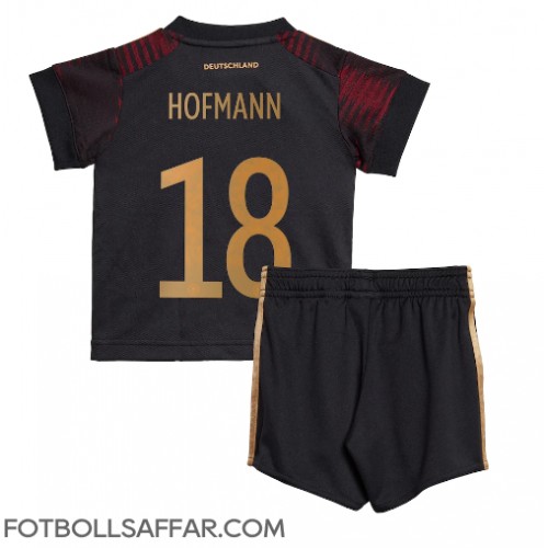 Tyskland Jonas Hofmann #18 Bortadräkt Barn VM 2022 Kortärmad (+ Korta byxor)